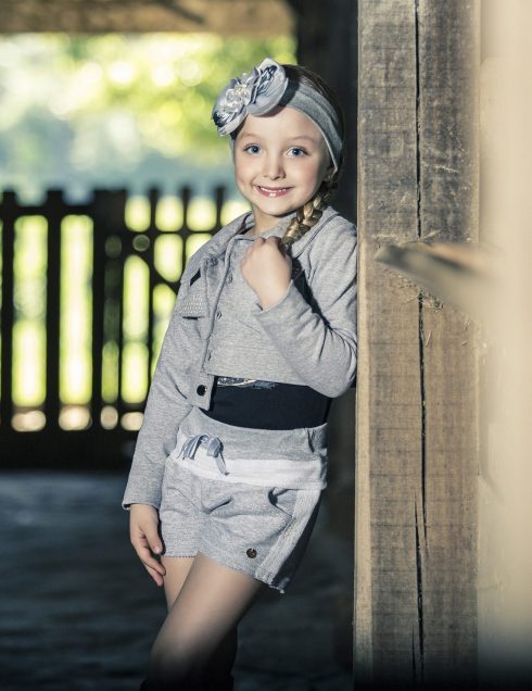 Casaco, shorts em moletom e blusa em cotton